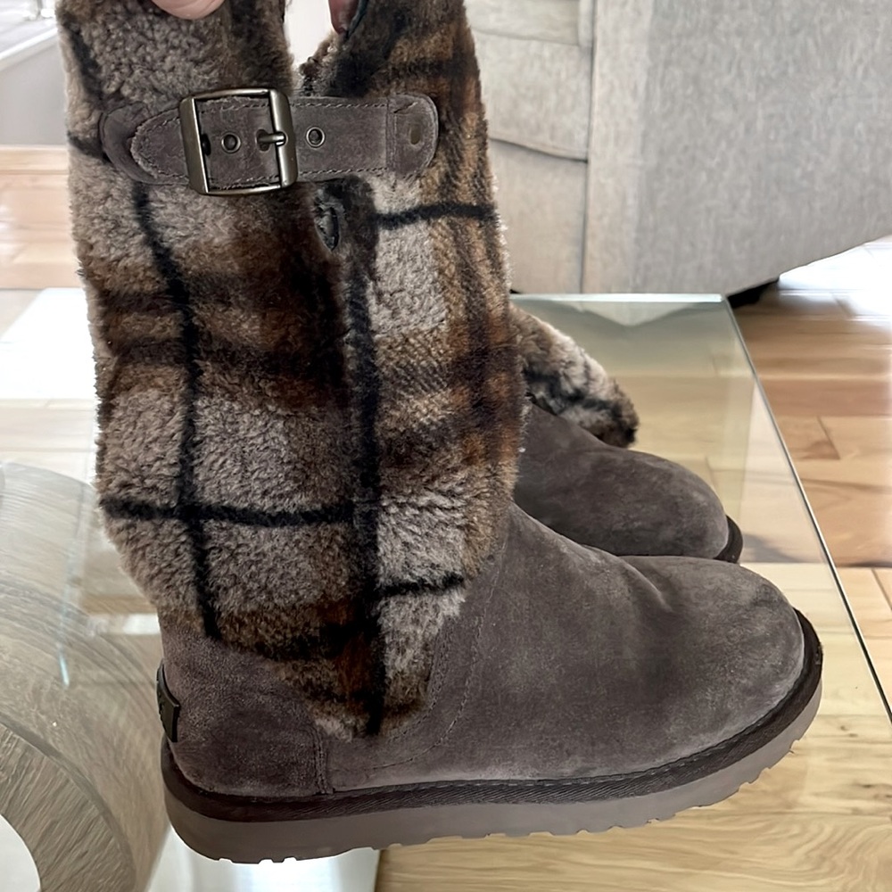 Brown checkered UGGs size 7